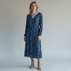 NWT Gilli Blue and Black Floral Long Sleeve Midi Dress (LP)
